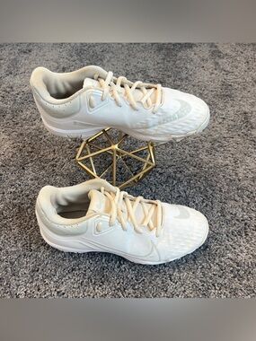 Nike Hyperdiamond 4 Keystone Cleats Women’s Size 7 Molded Softball FZ0920-100